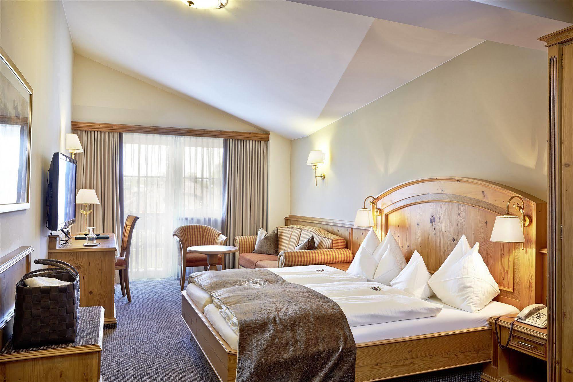 Hotel Gabi Wals-Siezenheim ภายนอก รูปภาพ