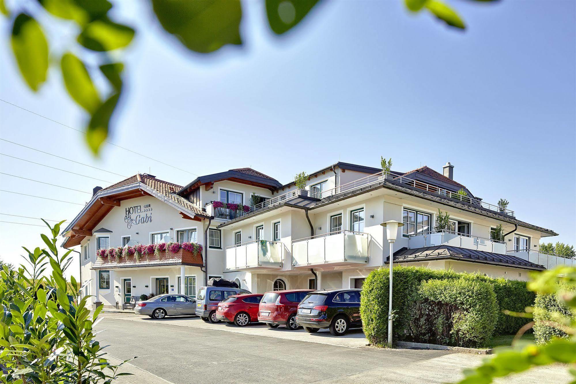 Hotel Gabi Wals-Siezenheim ภายนอก รูปภาพ